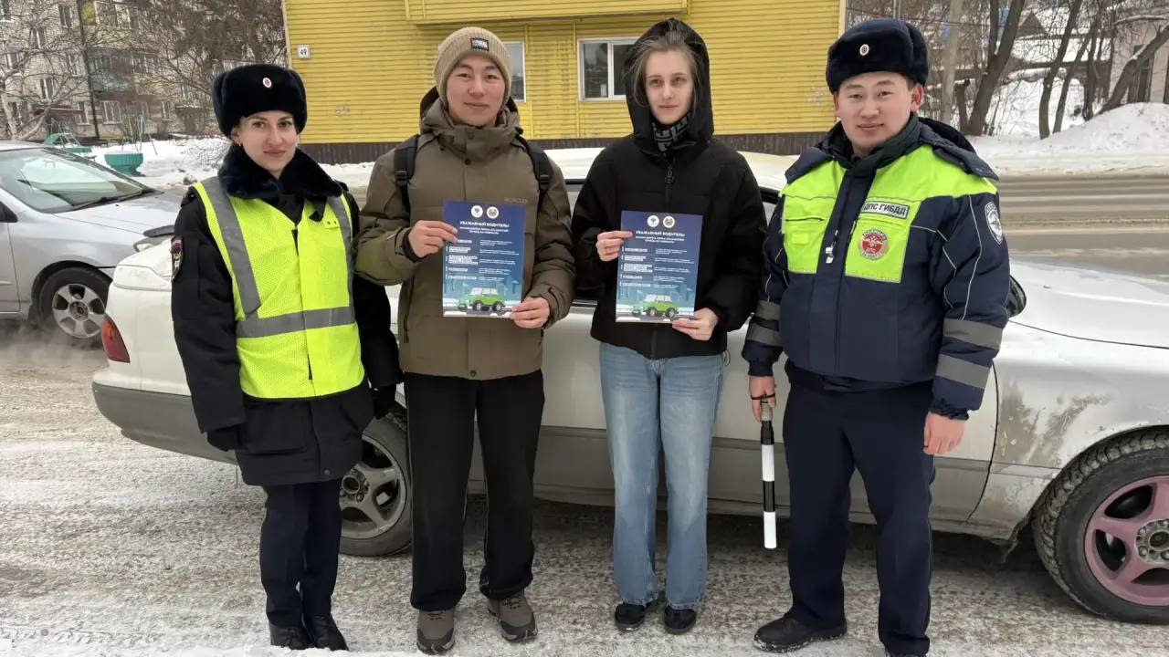Молодые педагоги и сотрудники региональной Госавтоинспекции обратились к водителям Горно-Алтайска Молодые педагоги и сотрудники региональной Госавтоинспекции обратились к водителям Горно-Алтайска