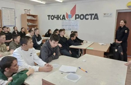 В Улаганском районе автоинспекторы провели беседы о безопасности на дорогах со школьниками и их родителями