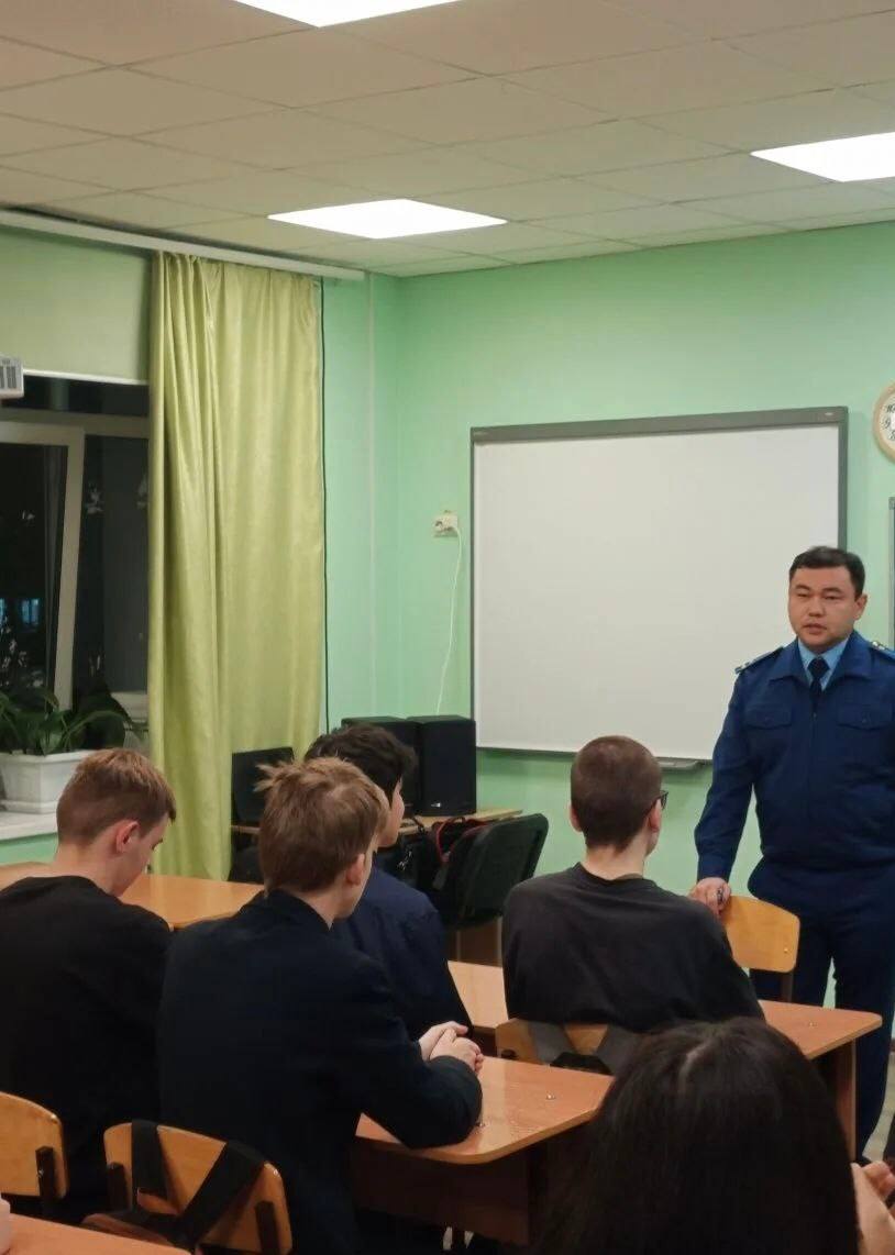 Заместитель прокурора Турочакского района провел лекцию для старшеклассников МОУ «Турочакская СОШ им. Героя Советского союза Я.И. Баляева»