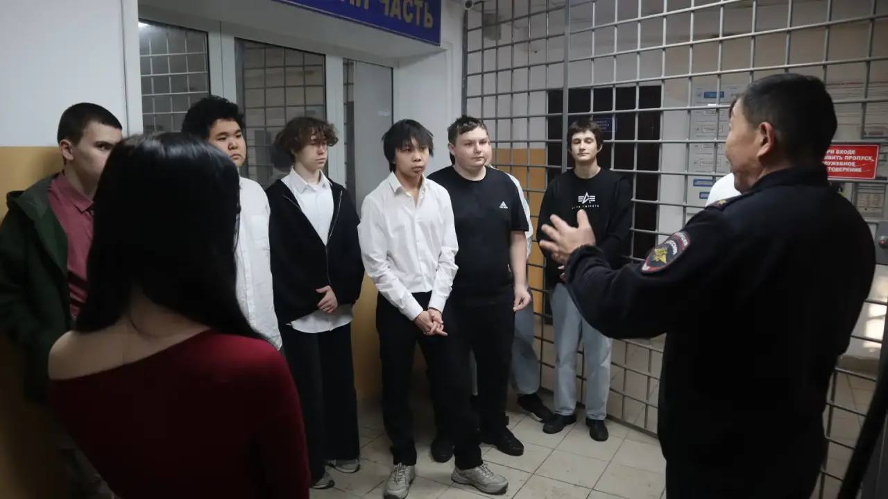 В рамках Всероссийской акции «Студенческий десант» учащиеся образовательных заведений г. Горно-Алтайска побывали в гостях в отделе внутренних дел и прошли стажировку в подразделениях полиции