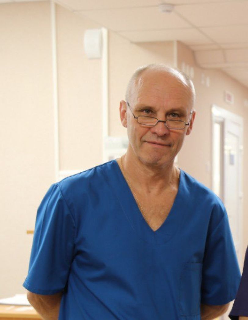 В Республиканской больнице ведёт работу врач-отохирург, кандидат медицинских наук Олег Геннадьевич Наумов