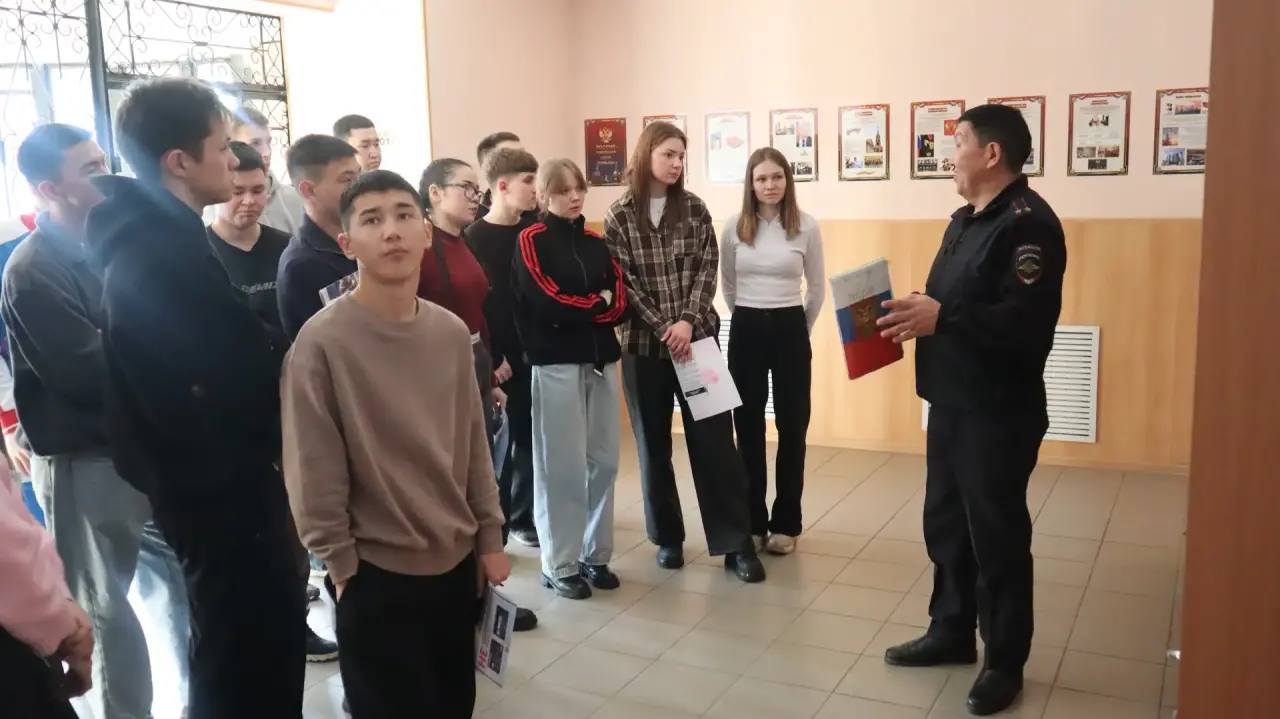 В рамках Всероссийской акции «Студенческий десант» учащиеся образовательных заведений г. Горно-Алтайска побывали в гостях в отделе внутренних дел и прошли стажировку в подразделениях полиции В рамках Всероссийской акции «Студенческий десант» учащиеся образовательных заведений г. Горно-Алтайска побывали в гостях в отделе внутренних дел и прошли стажировку в подразделениях полиции