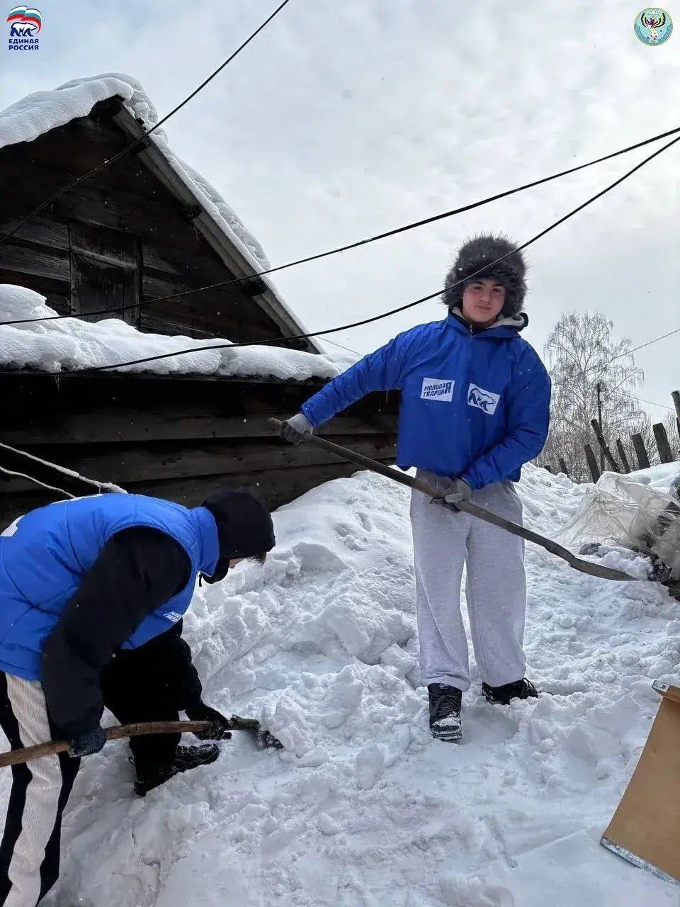 В рамках благотворительной акции «Снежный десант», инициированной партией «Единая Россия», активисты партии и молодогвардейцы продолжают оказывать помощь жителям Республики Алтай В рамках благотворительной акции «Снежный десант», инициированной партией «Единая Россия», активисты партии и молодогвардейцы продолжают оказывать помощь жителям Республики Алтай