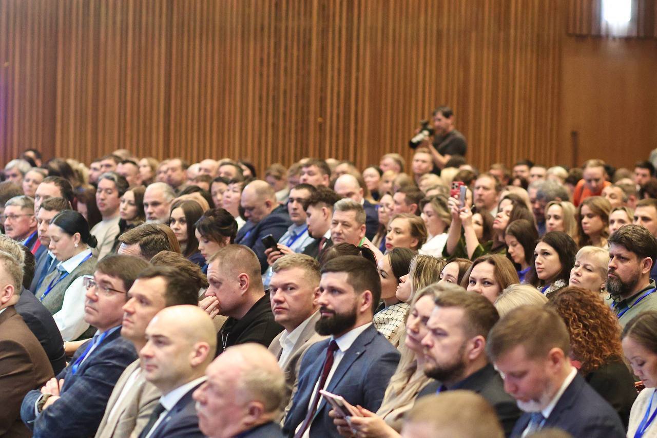 Александр Прокопьев: В Республике Алтай на площадке всесезонного курорта «Манжерок» проходит съезд лидеров «Опоры России» и Ассоциации «НП «Опора», который объединил представителей бизнеса, органов власти, а также экспертов... Александр Прокопьев: В Республике Алтай на площадке всесезонного курорта «Манжерок» проходит съезд лидеров «Опоры России» и Ассоциации «НП «Опора», который объединил представителей бизнеса, органов власти, а также экспертов...