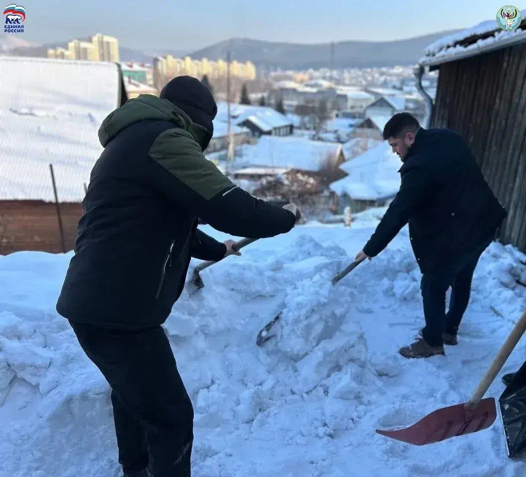 В рамках благотворительной акции «Снежный десант», инициированной партией «Единая Россия», активисты партии и молодогвардейцы продолжают оказывать помощь жителям Республики Алтай В рамках благотворительной акции «Снежный десант», инициированной партией «Единая Россия», активисты партии и молодогвардейцы продолжают оказывать помощь жителям Республики Алтай