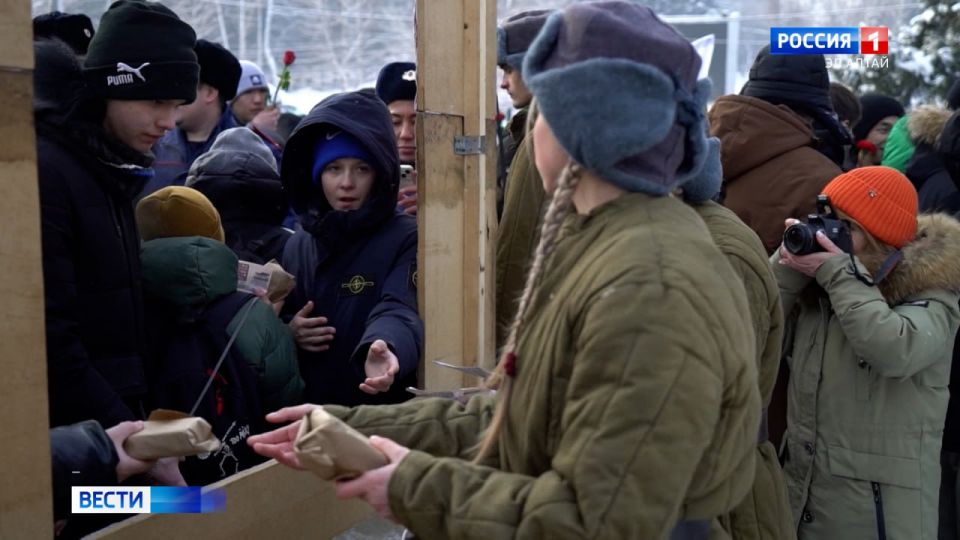 В Горно-Алтайске состоялась акция «Блокадный хлеб»