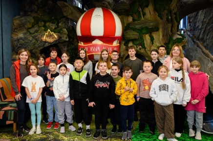 Курорт «Манжерок» устроил праздник для детей защитников Отечества и волонтёров