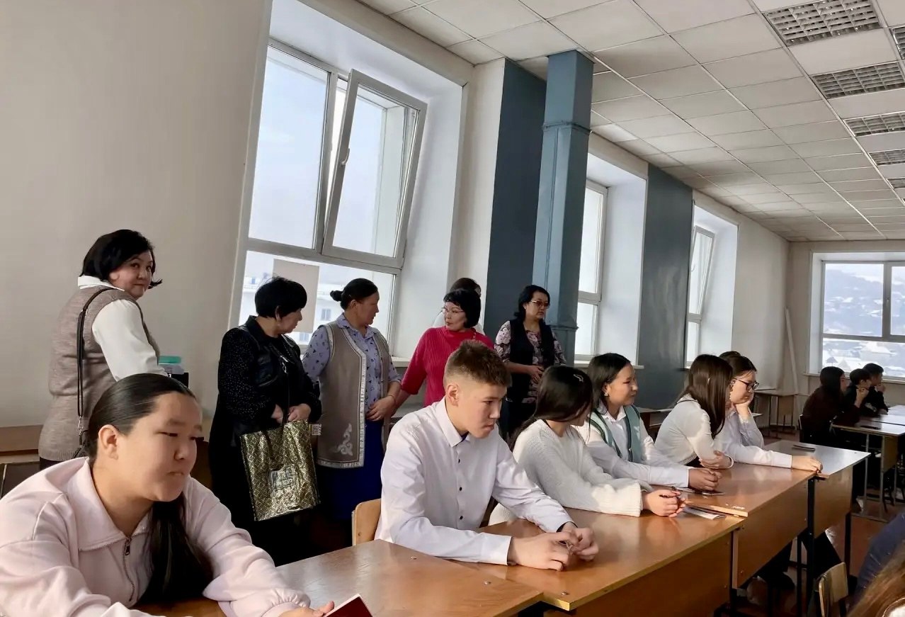 Олимпиада по алтайскому языку прошла у нас в республике, ее участниками стали 65 учеников 9, 10 и 11 классов – победители школьных и районных этапов Олимпиада по алтайскому языку прошла у нас в республике, ее участниками стали 65 учеников 9, 10 и 11 классов – победители школьных и районных этапов