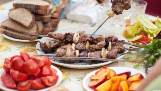 Как организовать бюджетный день рождения: советы по вкусному меню