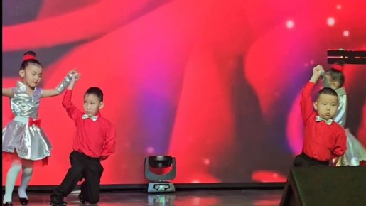 Концерт «Маленькие сердца — большим героям» объединил более 150 воспитанников дошкольных образовательных учреждений Кош-Агачского района