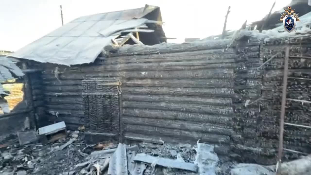 Двое детей и двое взрослых погибли при пожаре в городе Камень-на-Оби (Алтайский край), сообщает СУ СКР региона