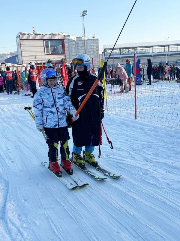 Ольга Сафронова: Это зимнее утро встретила вместе со спортсменами, наставниками, родителями и ветеранами у горы Комсомольская, которая вновь принимает спортивные состязания