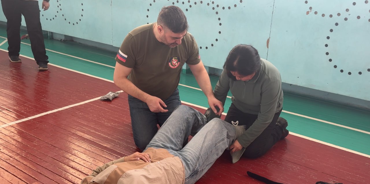 Министр здравоохранения Республики Алтай Дмитрий Хубезов провел для полицейских мастер-класс по оказанию доврачебной помощи пострадавшим гражданам Министр здравоохранения Республики Алтай Дмитрий Хубезов провел для полицейских мастер-класс по оказанию доврачебной помощи пострадавшим гражданам