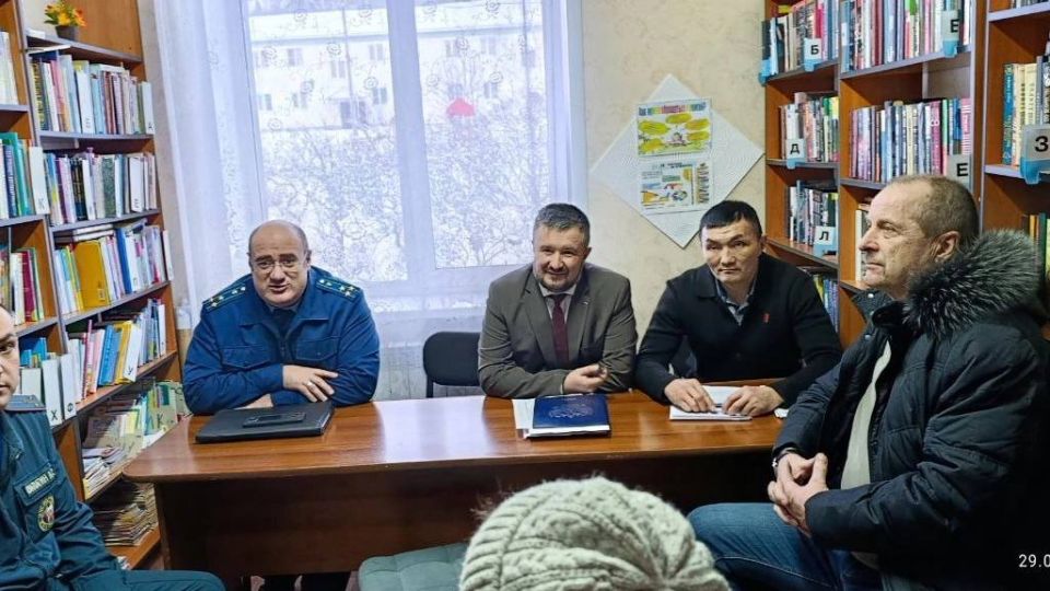 Прокурор Чемальского района провел личный прием граждан, проживающих в с. Толгоек