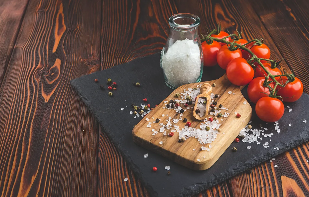 Не выбрасывайте еду: как справиться с пересолом и вновь сделать блюда вкусными