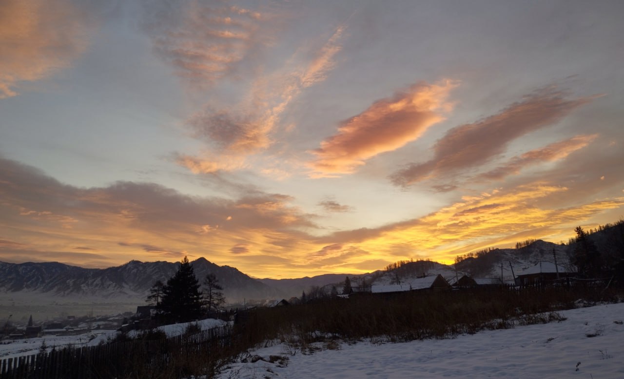 На днях в Онгудае был вот такой рассвет