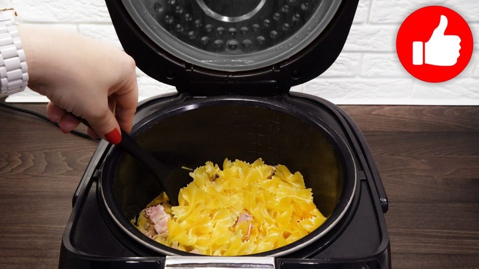 Изысканные макароны с беконом и грибами в мультиварке