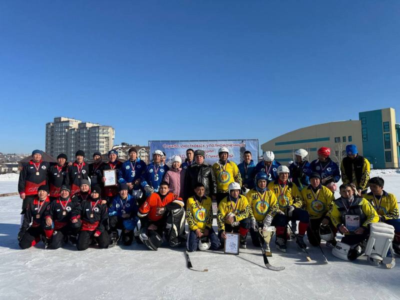 В Республике Алтай состоялся XIV региональный турнир по хоккею с мячом, посвященный памяти участкового уполномоченного полиции Евгения Корчагина В Республике Алтай состоялся XIV региональный турнир по хоккею с мячом, посвященный памяти участкового уполномоченного полиции Евгения Корчагина