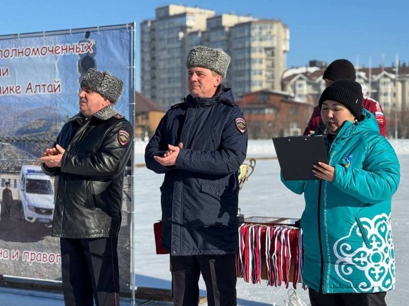 В Республике Алтай состоялся XIV региональный турнир по хоккею с мячом, посвященный памяти участкового уполномоченного полиции Евгения Корчагина В Республике Алтай состоялся XIV региональный турнир по хоккею с мячом, посвященный памяти участкового уполномоченного полиции Евгения Корчагина