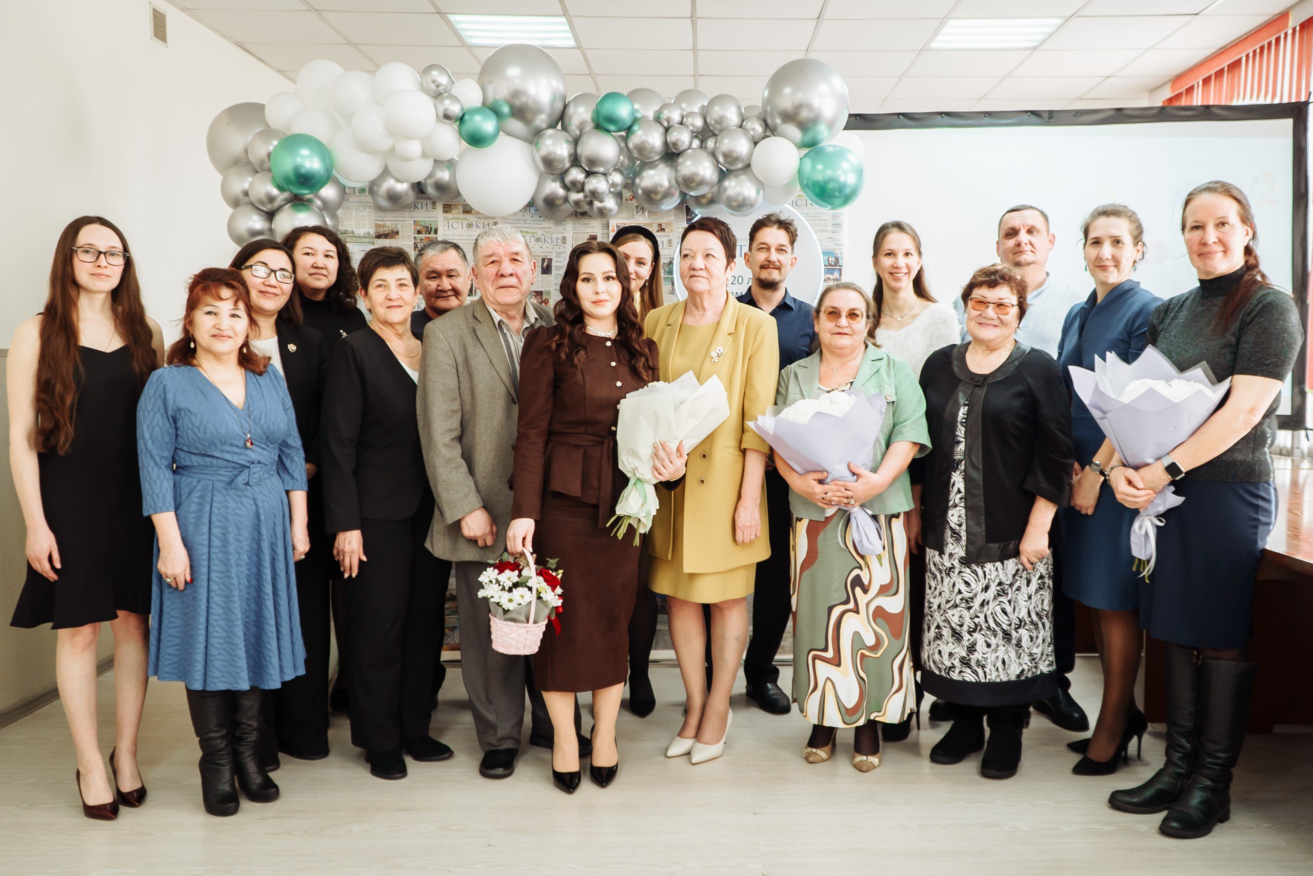 20 лет «Истокам Плюс». 13 февраля в зале администрации Турочакского района состоялось торжественное мероприятие, посвященное 20-летней деятельности районной газеты «Истоки Плюс» 20 лет «Истокам Плюс». 13 февраля в зале администрации Турочакского района состоялось торжественное мероприятие, посвященное 20-летней деятельности районной газеты «Истоки Плюс»