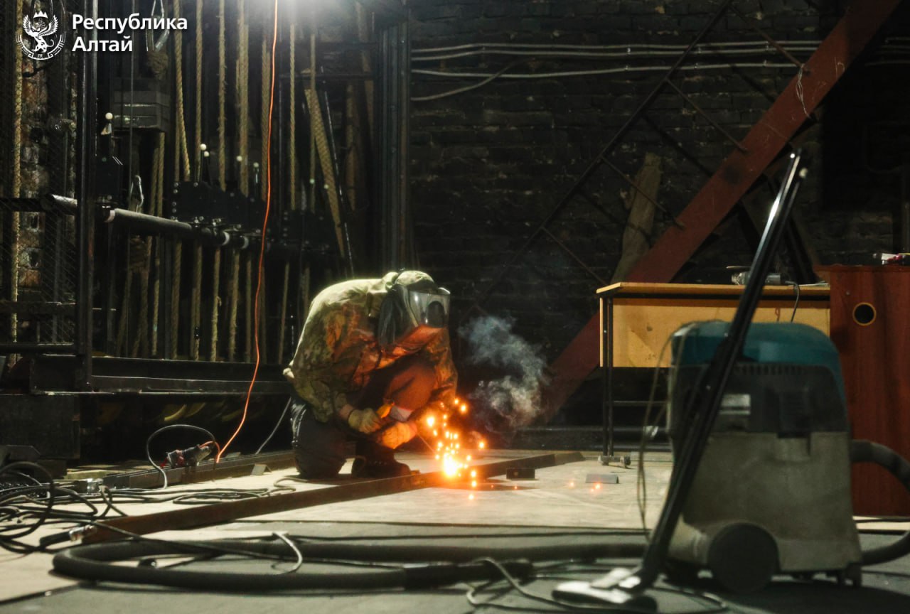 Ремонт главной сцены начался в Национальном театре имени П.В. Кучияка Ремонт главной сцены начался в Национальном театре имени П.В. Кучияка