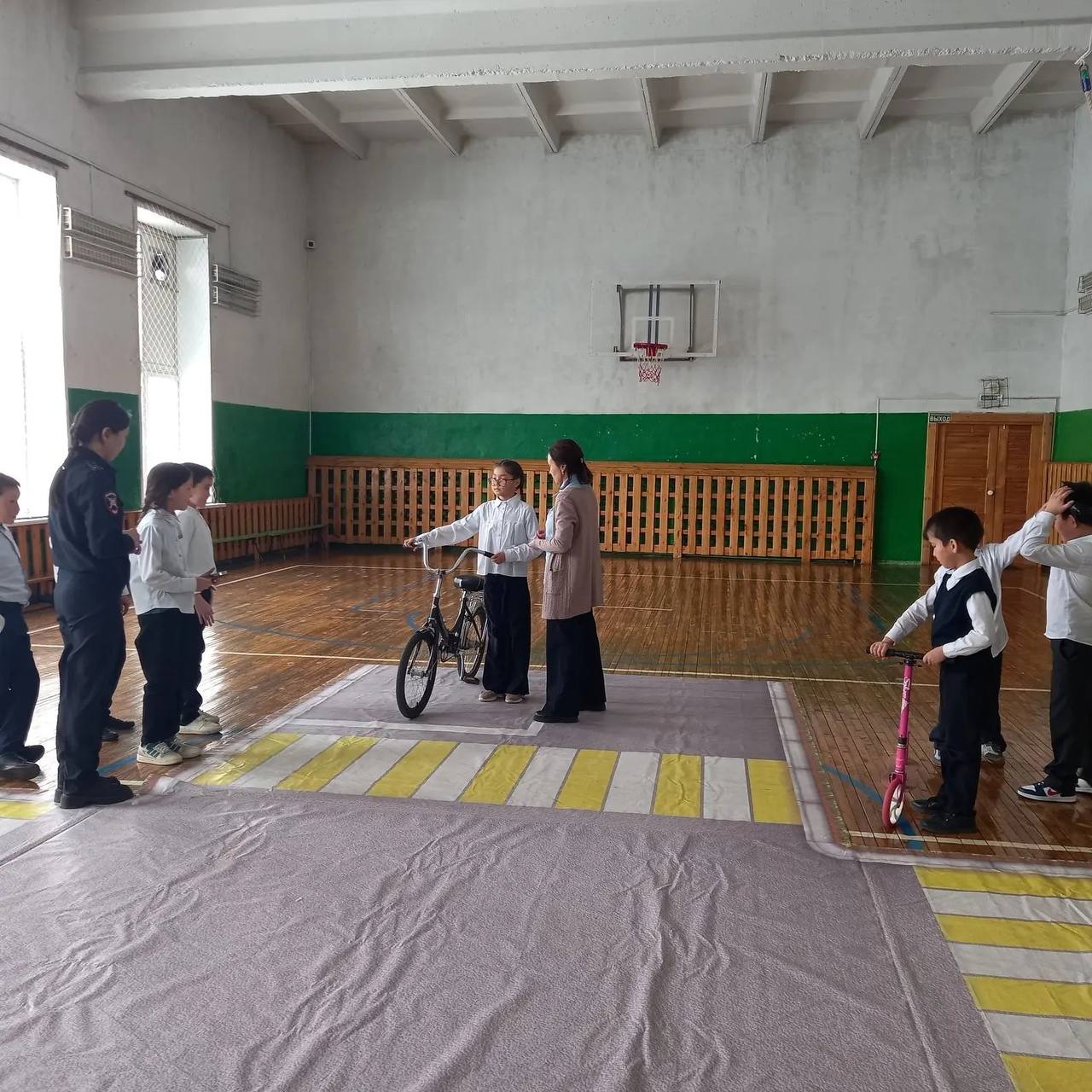 Сотрудники ГАИ провели для школьников Онгудайского района занятие «Безопасная дорога» Сотрудники ГАИ провели для школьников Онгудайского района занятие «Безопасная дорога»