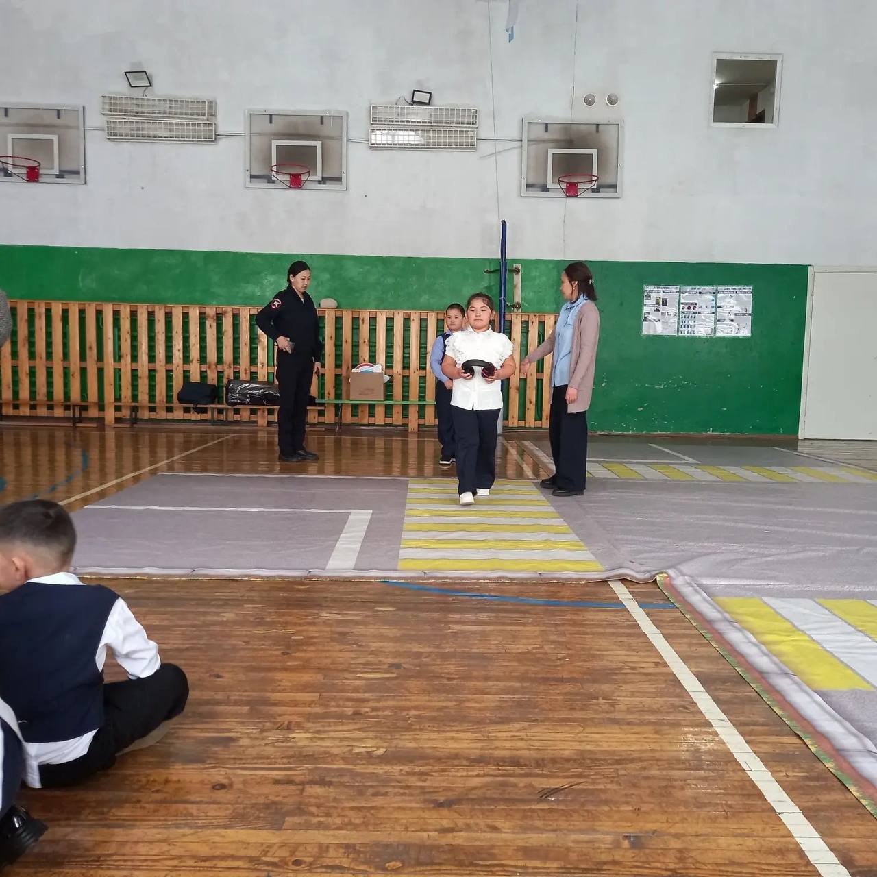 Сотрудники ГАИ провели для школьников Онгудайского района занятие «Безопасная дорога» Сотрудники ГАИ провели для школьников Онгудайского района занятие «Безопасная дорога»