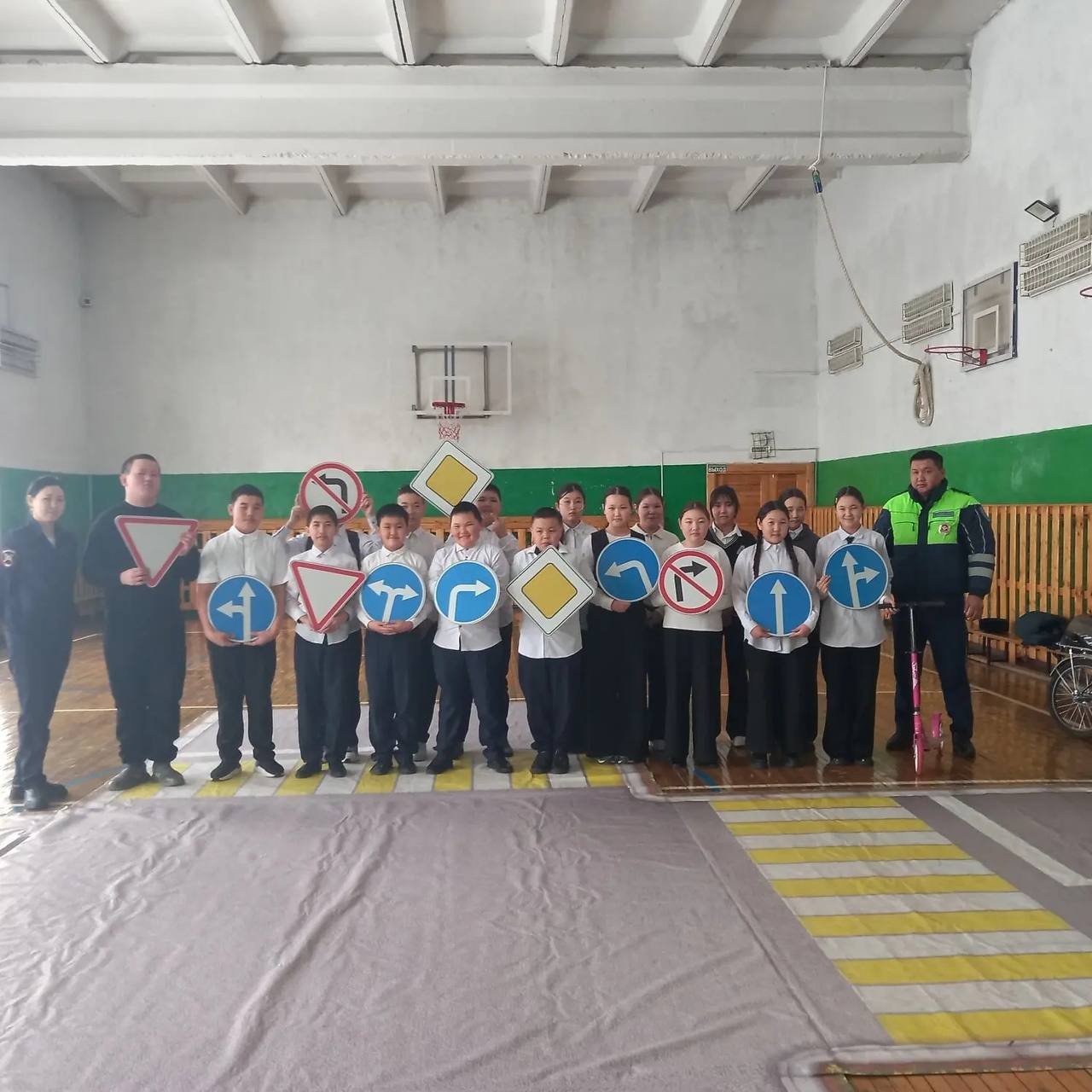 Сотрудники ГАИ провели для школьников Онгудайского района занятие «Безопасная дорога»