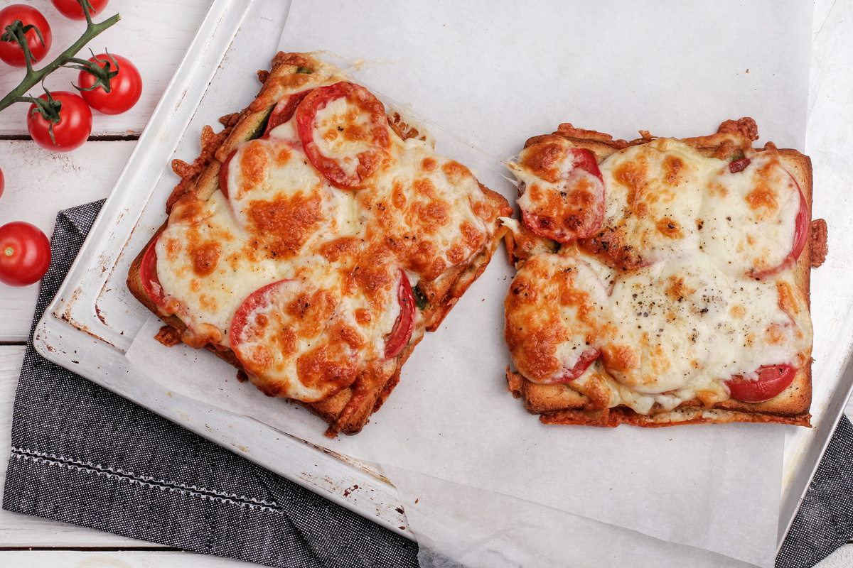 Американская версия классики: тосты «Капрезе» с пестом