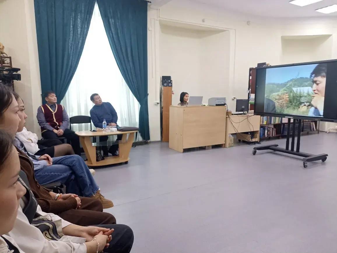 В детской библиотеке Горно-Алтайска проходит мероприятие, посвященное 90-летию со дня рождения выдающегося алтайского классика алтайской литературы, поэта, писателя и публициста Бориса Укачина В детской библиотеке Горно-Алтайска проходит мероприятие, посвященное 90-летию со дня рождения выдающегося алтайского классика алтайской литературы, поэта, писателя и публициста Бориса Укачина