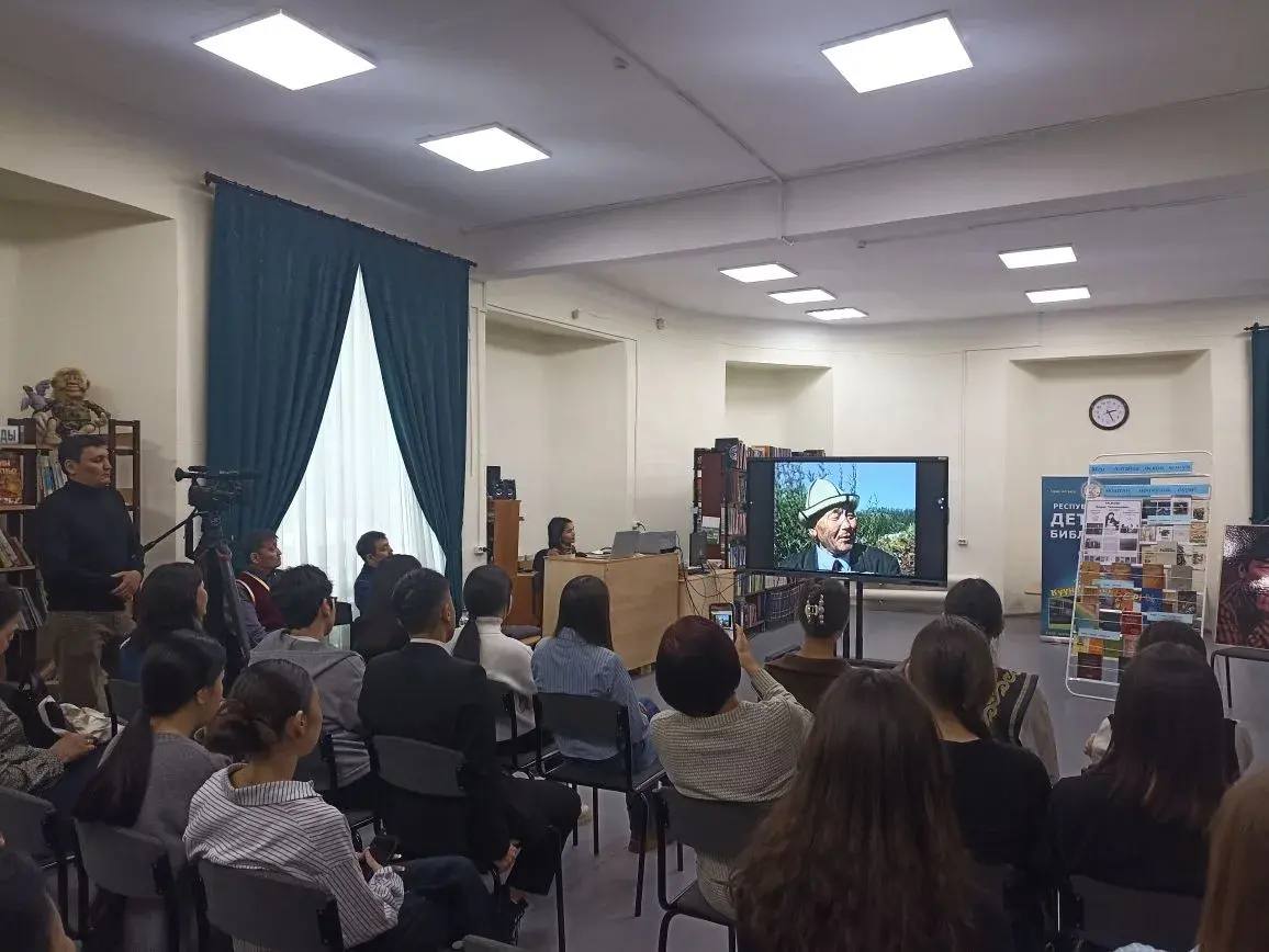 В детской библиотеке Горно-Алтайска проходит мероприятие, посвященное 90-летию со дня рождения выдающегося алтайского классика алтайской литературы, поэта, писателя и публициста Бориса Укачина В детской библиотеке Горно-Алтайска проходит мероприятие, посвященное 90-летию со дня рождения выдающегося алтайского классика алтайской литературы, поэта, писателя и публициста Бориса Укачина