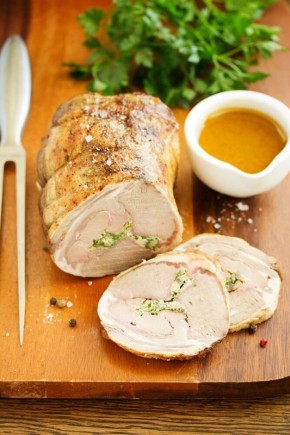 Восхитительный мясной рулет с грибами и сыром