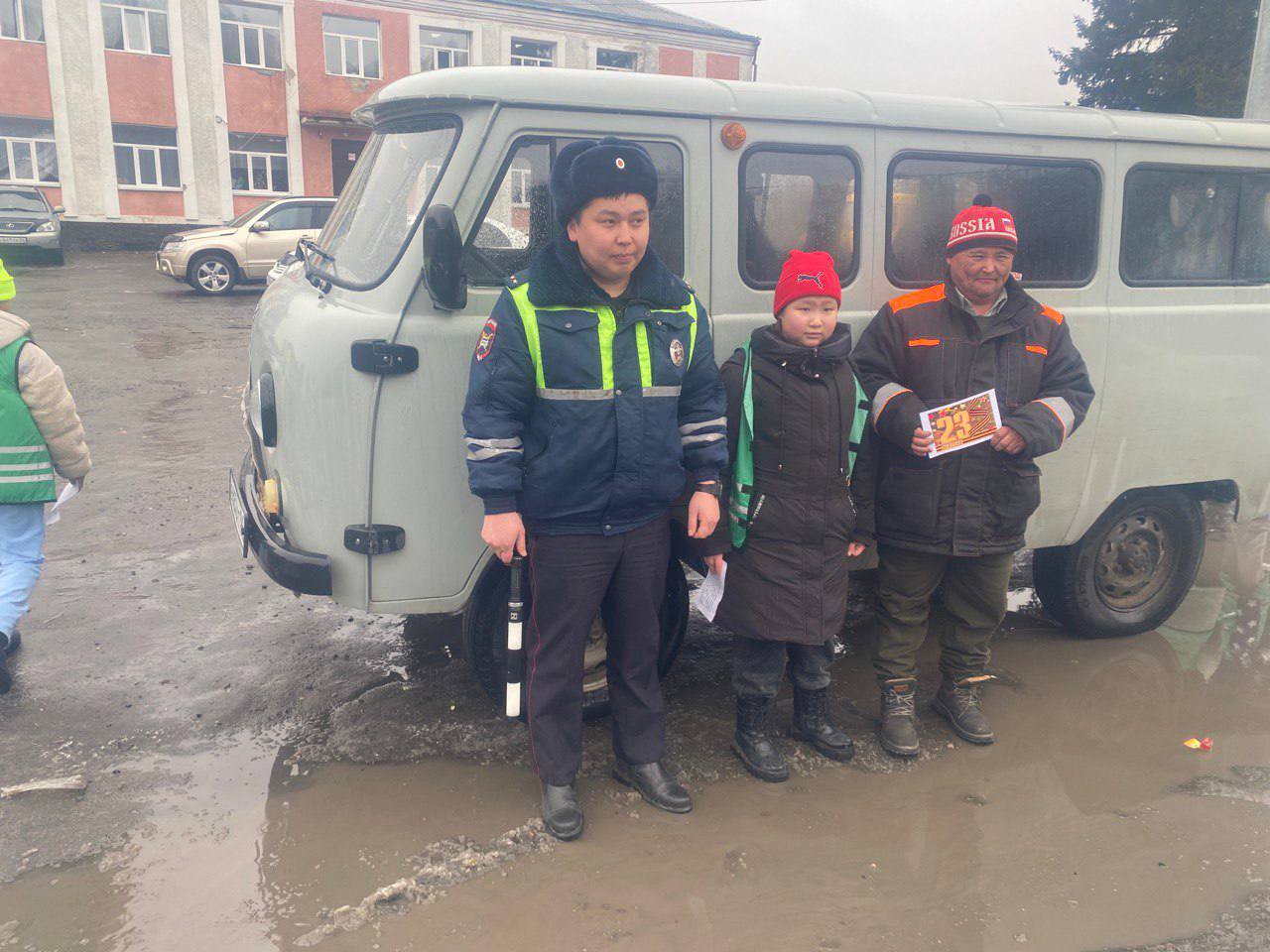 Госавтоинспекция Шебалинского района поздравила водителей с 23 февраля Госавтоинспекция Шебалинского района поздравила водителей с 23 февраля