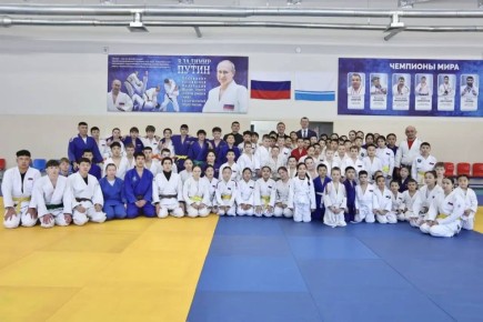 Воспитанники клуба «Турбостроитель Алтай» х Андрей Турчак х Михаил Дягтярёв