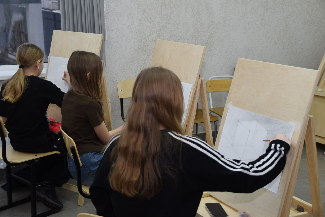 Ольга Сафронова: Горно-Алтайской детской художественной школе им. В.Н. Костина 57 лет. Последние 27 из них - школа находится по адресу пр. Коммунистический, 47 Ольга Сафронова: Горно-Алтайской детской художественной школе им. В.Н. Костина 57 лет. Последние 27 из них - школа находится по адресу пр. Коммунистический, 47