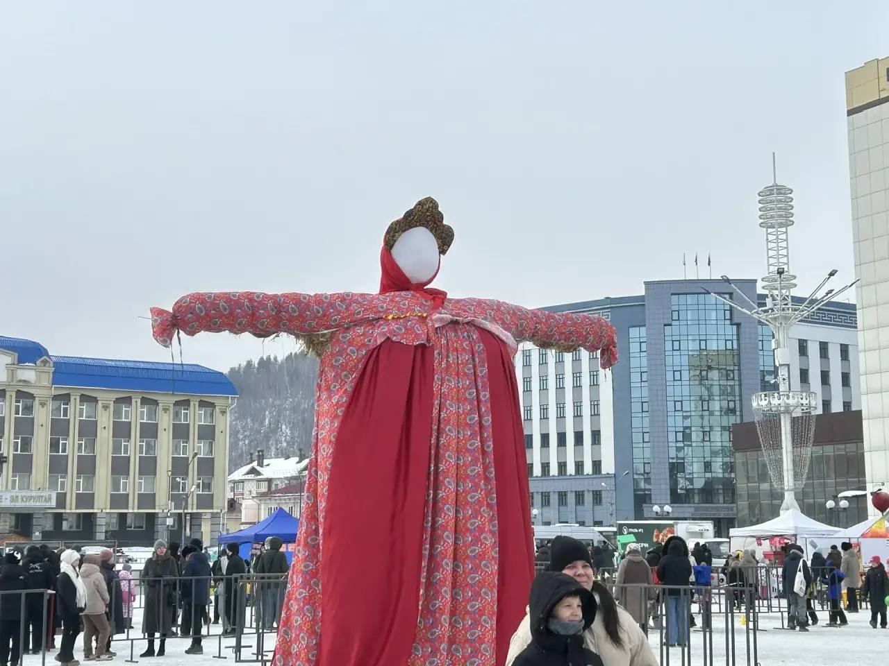 Проводы зимы прошли на центральной площади Горно-Алтайска Проводы зимы прошли на центральной площади Горно-Алтайска