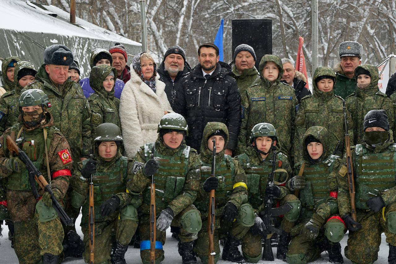 Александр Прокопьев: Поздравляю с Днем защитника Отечества! Этот праздник – символ доблести, героизма и отваги Александр Прокопьев: Поздравляю с Днем защитника Отечества! Этот праздник – символ доблести, героизма и отваги