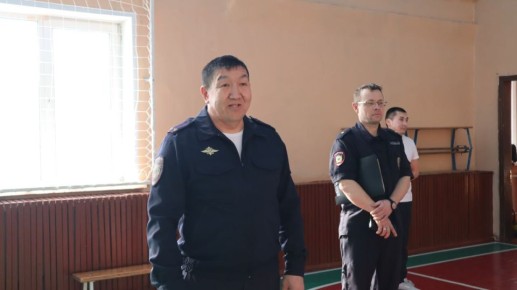 В Горно-Алтайске полицейские организовали матч по волейболу среди школьников, посвященный Дню защитника Отечества