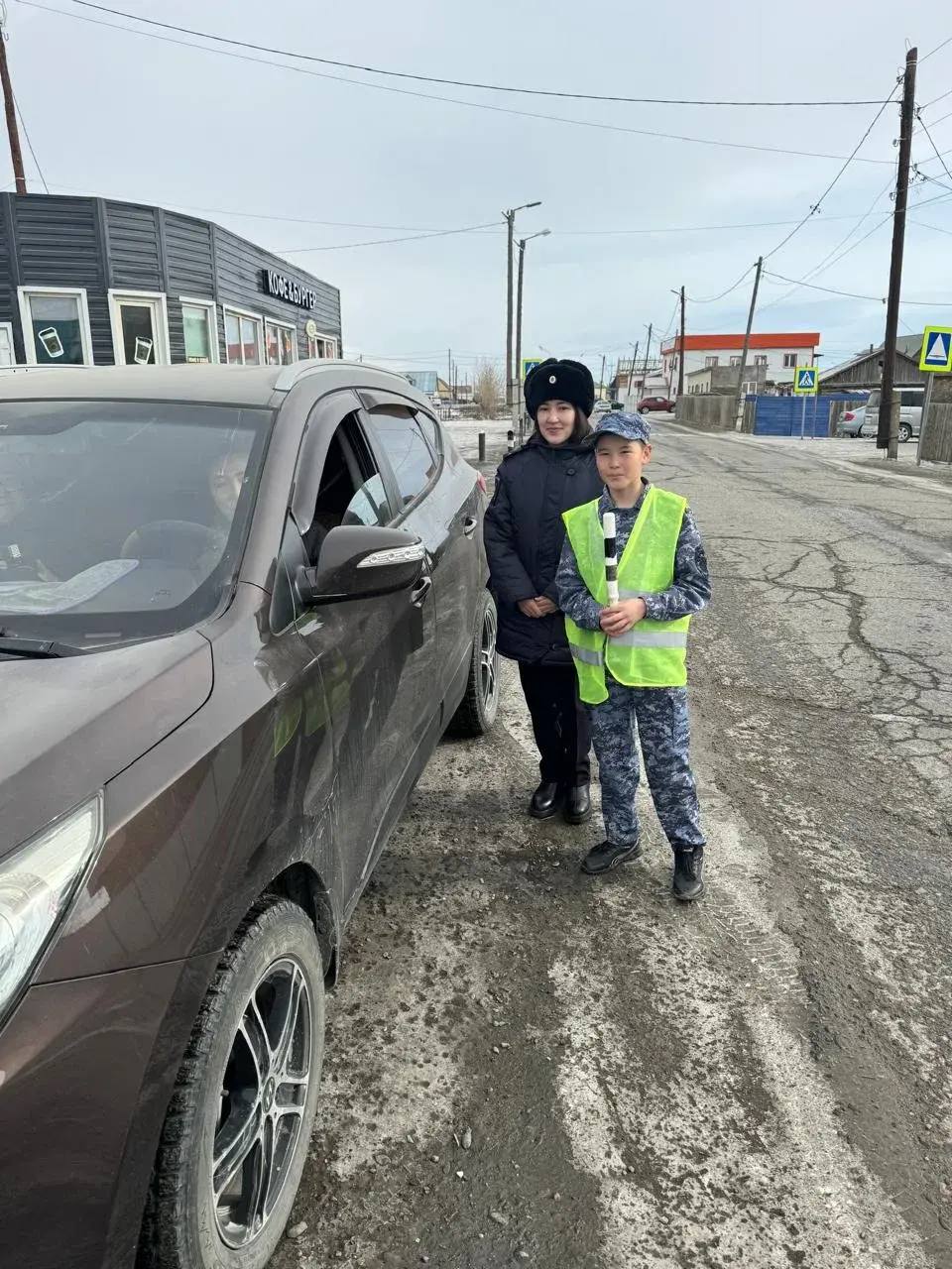 В Кош-Агаче автоинспекторы и кадеты поздравили водителей в рамках акции ко Дню защитника Отечества В Кош-Агаче автоинспекторы и кадеты поздравили водителей в рамках акции ко Дню защитника Отечества
