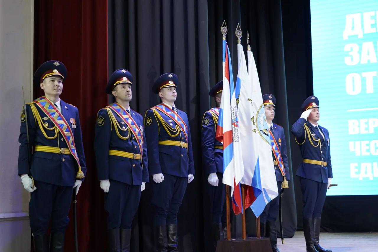 Поздравляю наших уважаемых ветеранов, военнослужащих и всех, кто связан с воинской службой, с Днём защитника Отечества!