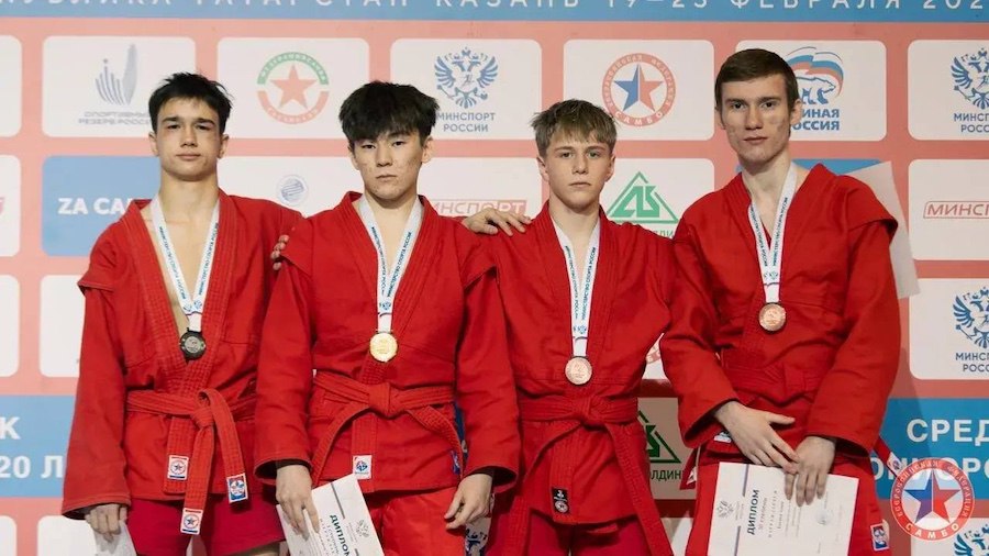 Спортсмены из Республики Алтай успешно выступили на первенстве России по самбо среди юниоров, привезя домой награды высшей пробы