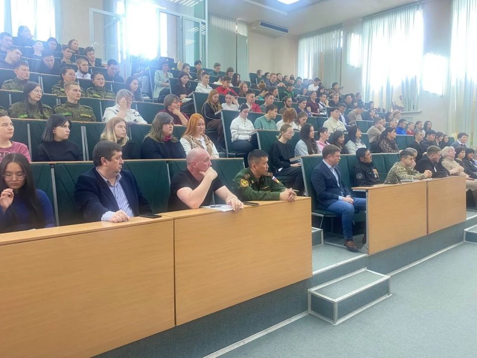 В ГАГУ проходит просветительское мероприятие, приуроченное к Дню защитника Отечества и годовщине начала специальной военной операции