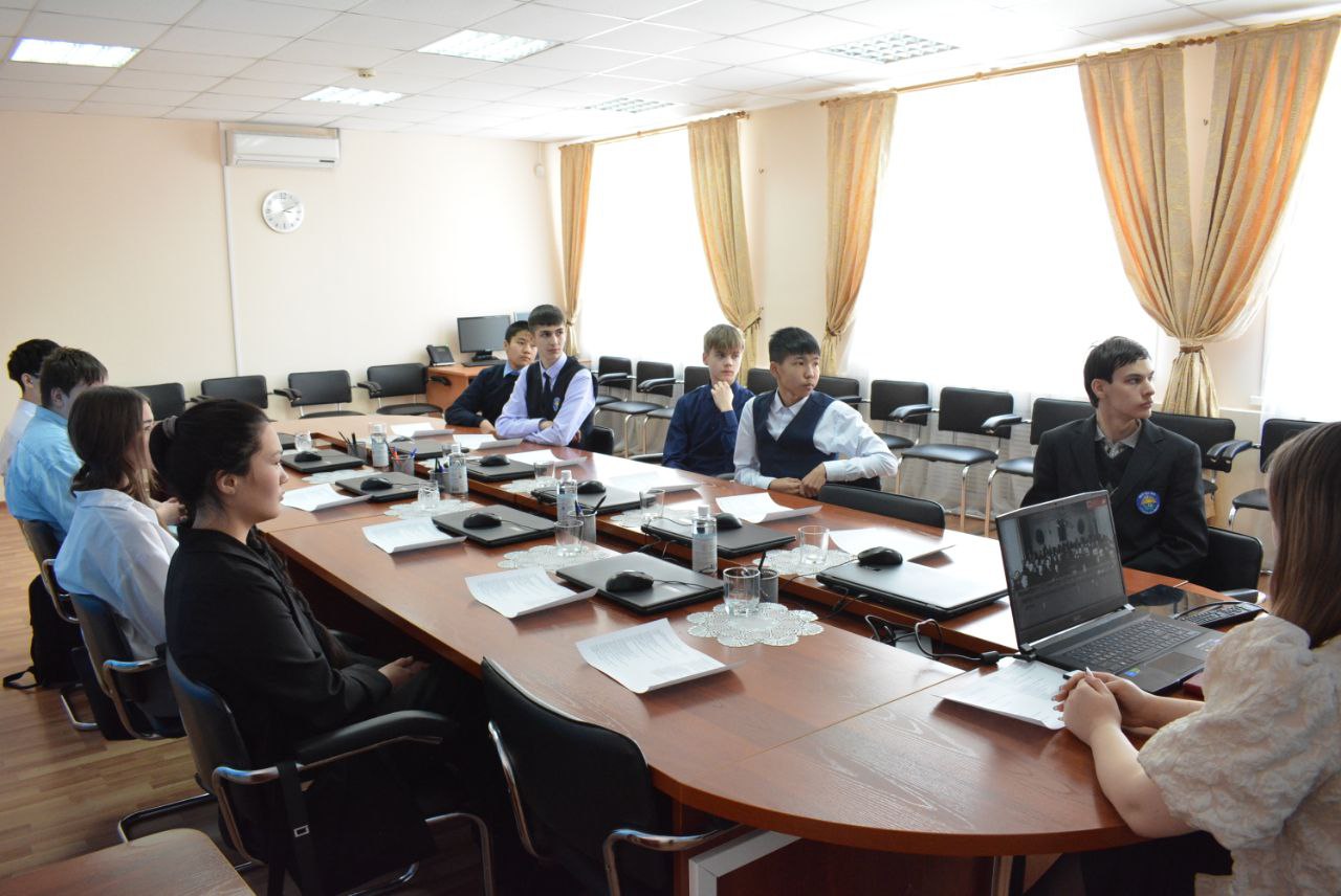 24 февраля 2026 года Избирательной комиссией Республики Алтай совместно с Молодёжной избирательной комиссией проведена встреча ко Дню молодого избирателя с учащимися 8-х и 10-х классов Школы № 13 г.Горно-Алтайска 24 февраля 2026 года Избирательной комиссией Республики Алтай совместно с Молодёжной избирательной комиссией проведена встреча ко Дню молодого избирателя с учащимися 8-х и 10-х классов Школы № 13 г.Горно-Алтайска