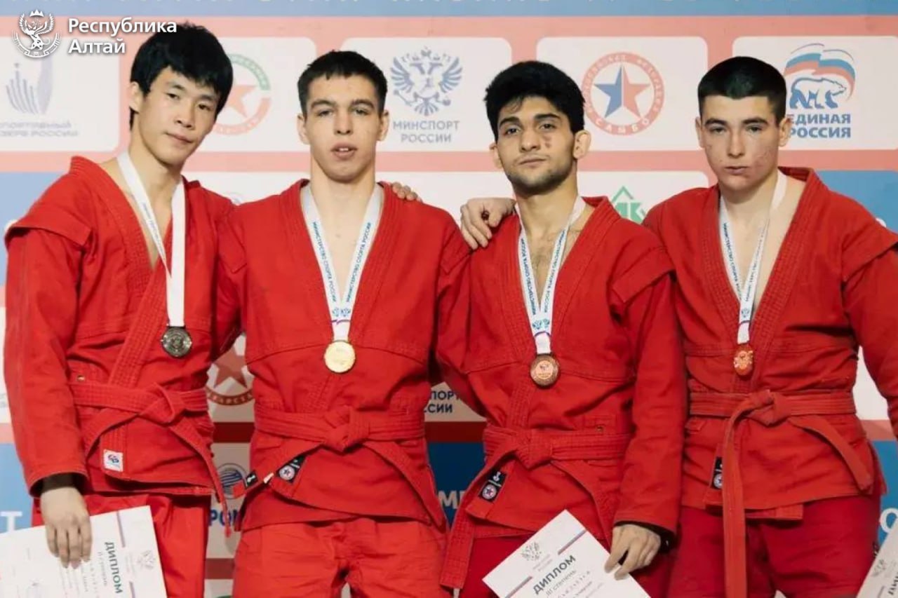 Воспитанники спортивных школ региона успешно выступили на Первенстве России по самбо среди юниоров в Казани Воспитанники спортивных школ региона успешно выступили на Первенстве России по самбо среди юниоров в Казани