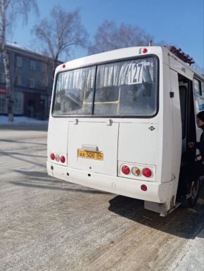 От подписчика. Кондуктор этого автобуса возмутилась по поводу транспортных карт детей и высадила их. Это вообще что такое?