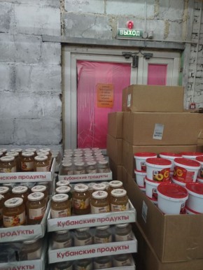 «Светофор» на гардинке. Эвакуационный выход завален