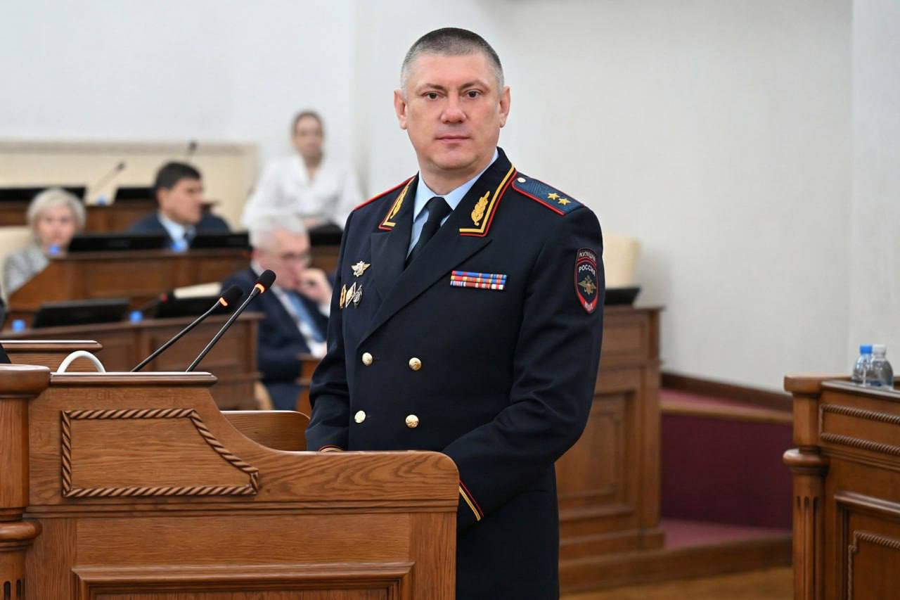 Начальник ГУ МВД России по Алтайскому краю генерал-лейтенант полиции Сергей Камышев отчитался перед депутатами Алтайского краевого Законодательного Собрания о деятельности органов и подразделений внутренних дел за 2025 год
