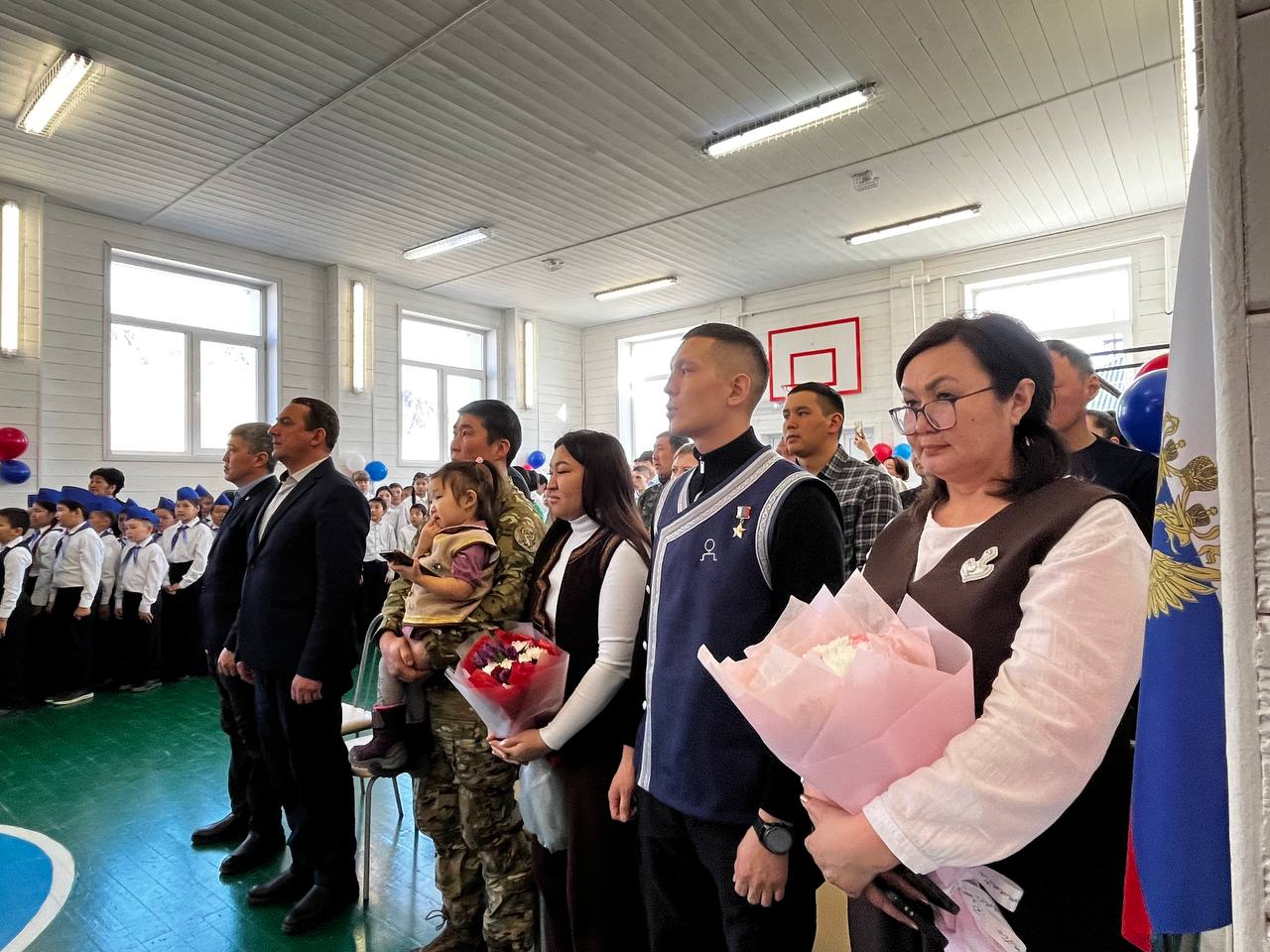 В Каракольской школе Онгудайского района открыли «Парту Героя» в честь сенатора, Героя России Амыра Аргамакова В Каракольской школе Онгудайского района открыли «Парту Героя» в честь сенатора, Героя России Амыра Аргамакова