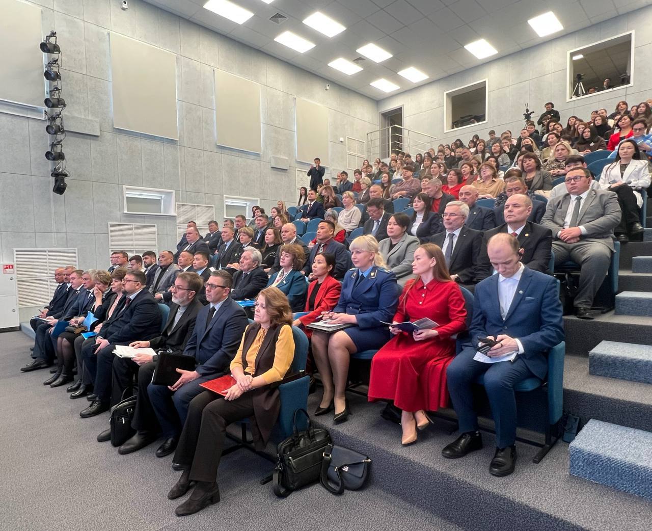 в Центре культурного развития проходит совещание на тему «О состоянии законодательства в Республике Алтай за 2025 год» в Центре культурного развития проходит совещание на тему «О состоянии законодательства в Республике Алтай за 2025 год»