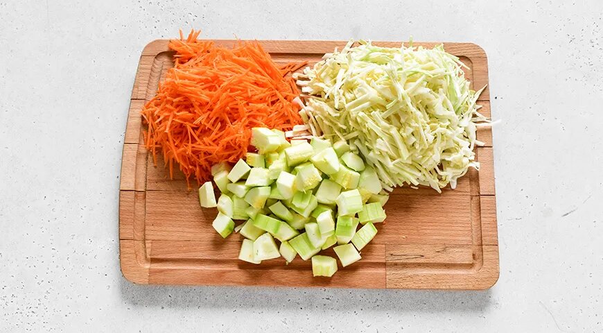 Удивительный салат из кабачков и капусты: рецепт на зиму